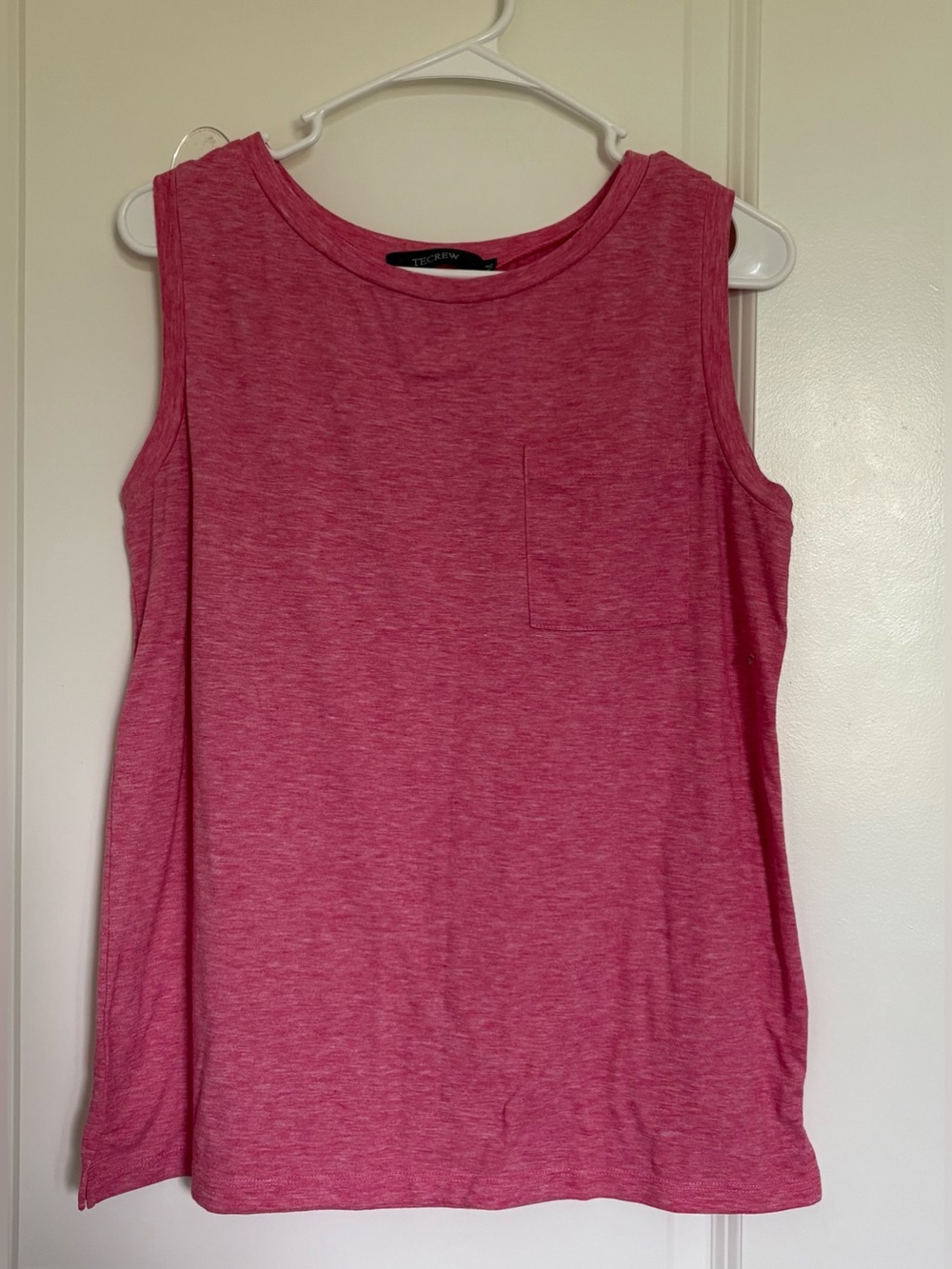 TECrew Heathered Raspberry Pocket Tank Top.
Women size M
